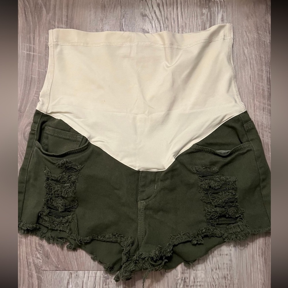 Pink Blush Maternity Distressed Shorts size large